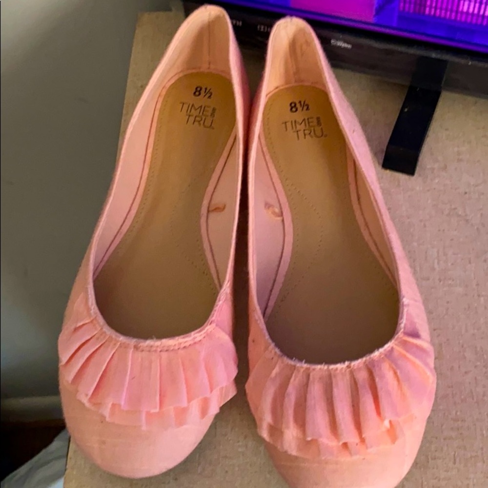 I’m selling a size 8.5 women shoe by Time and True